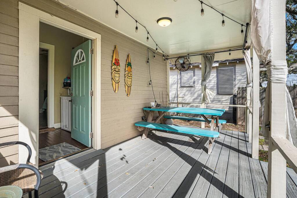 Beachy Bungalow! 2Bd, King Bed Galveston Eksteriør billede
