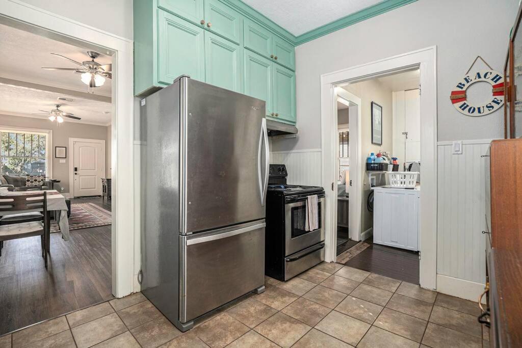 Beachy Bungalow! 2Bd, King Bed Galveston Eksteriør billede
