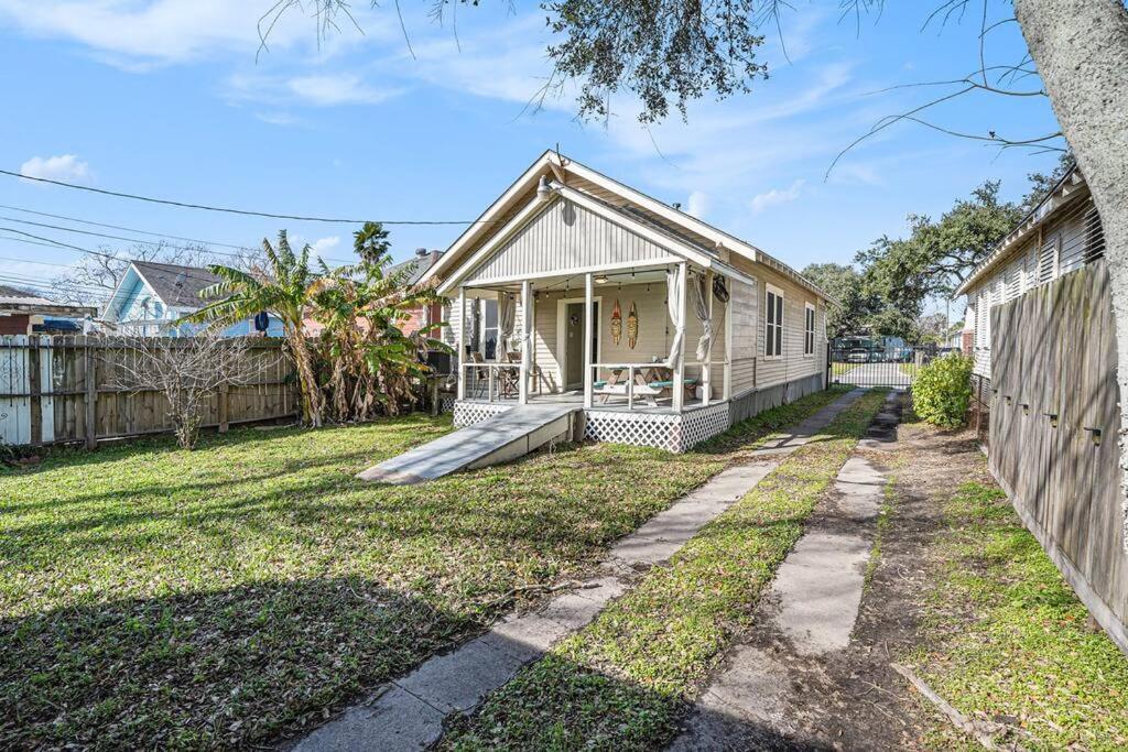 Beachy Bungalow! 2Bd, King Bed Galveston Eksteriør billede