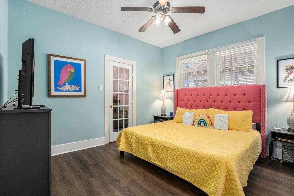 Beachy Bungalow! 2Bd, King Bed Galveston Eksteriør billede
