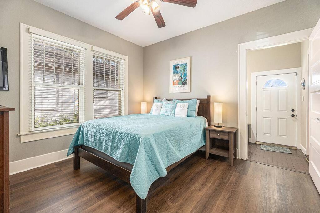 Beachy Bungalow! 2Bd, King Bed Galveston Eksteriør billede