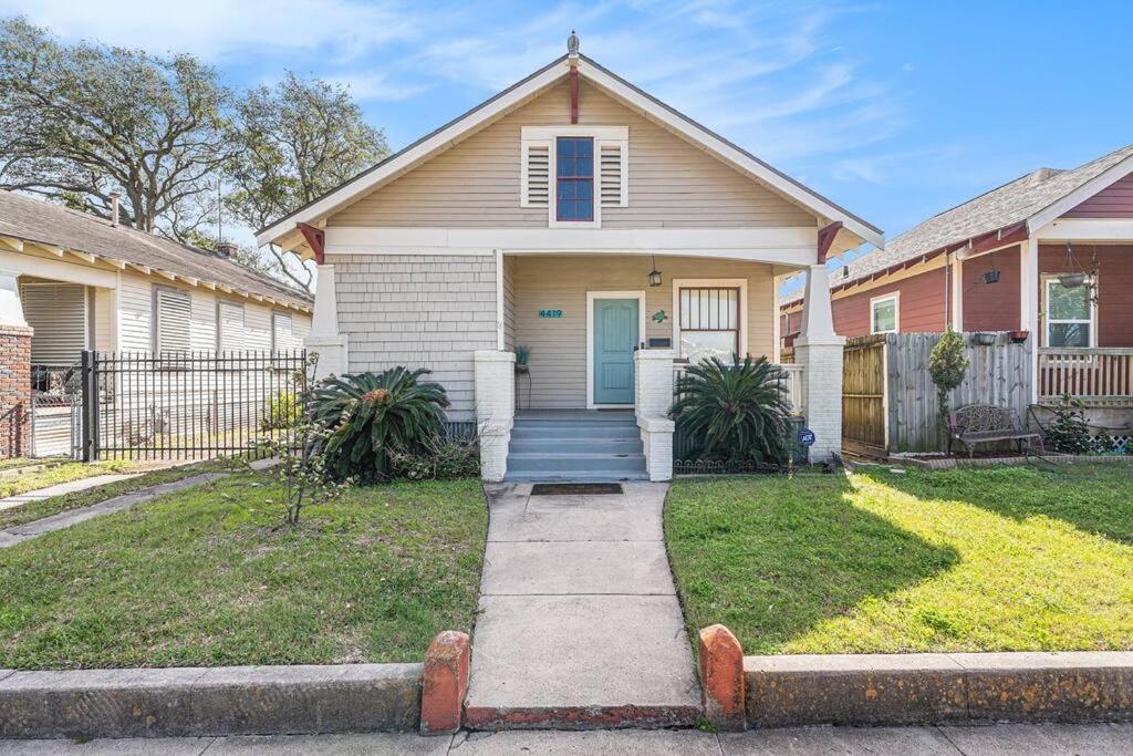 Beachy Bungalow! 2Bd, King Bed Galveston Eksteriør billede