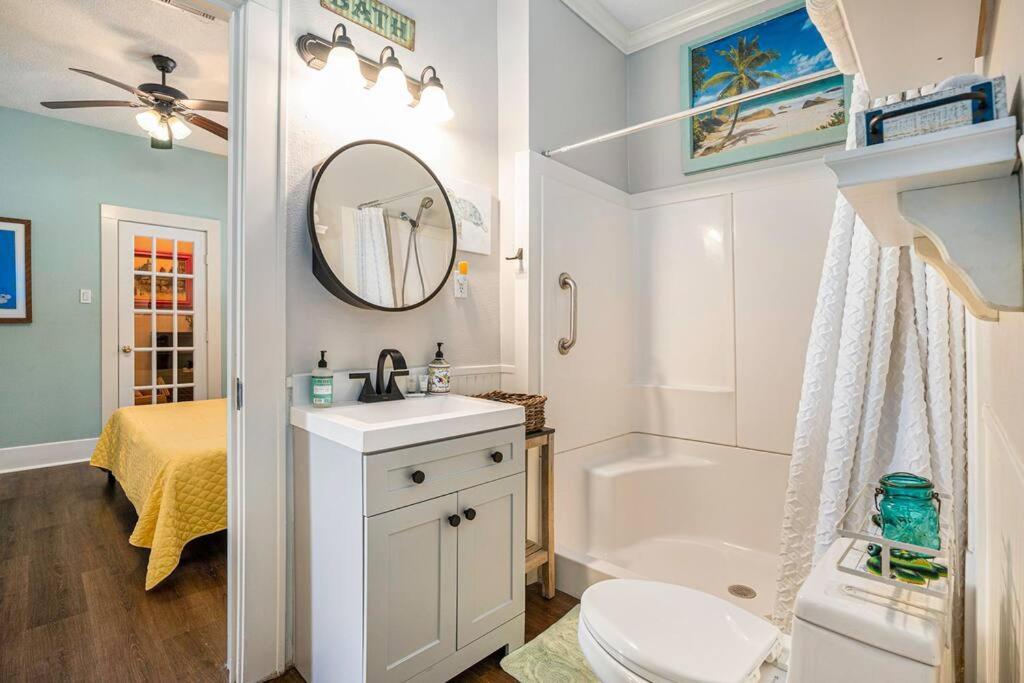 Beachy Bungalow! 2Bd, King Bed Galveston Eksteriør billede