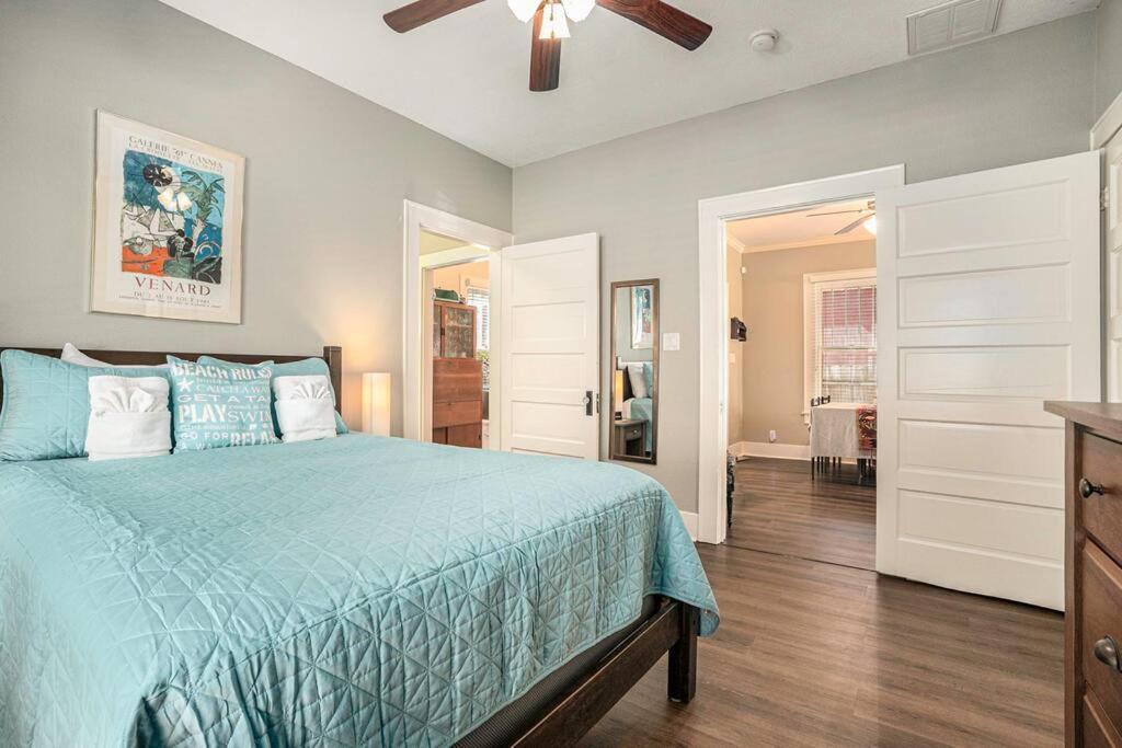 Beachy Bungalow! 2Bd, King Bed Galveston Eksteriør billede