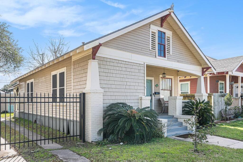 Beachy Bungalow! 2Bd, King Bed Galveston Eksteriør billede