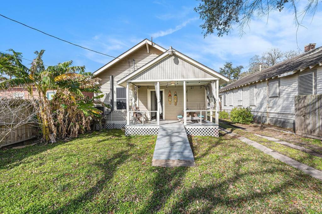 Beachy Bungalow! 2Bd, King Bed Galveston Eksteriør billede