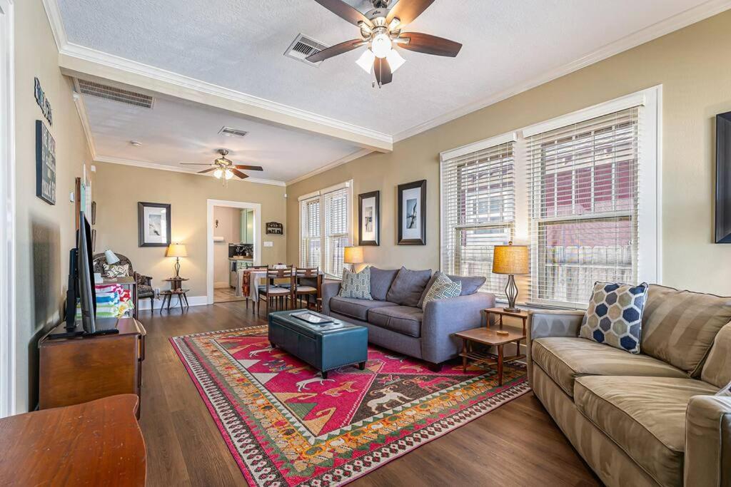 Beachy Bungalow! 2Bd, King Bed Galveston Eksteriør billede